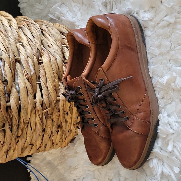 Johnston and Murphy brown sheepskin lace up sneakers - Picture 3 of 11